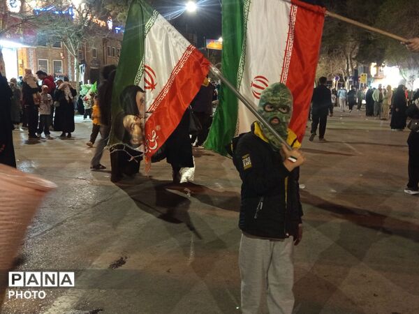 پیمان دوباره با رهبری با نوای رسای مهدی رسولی در آیین تجدید بیعت 