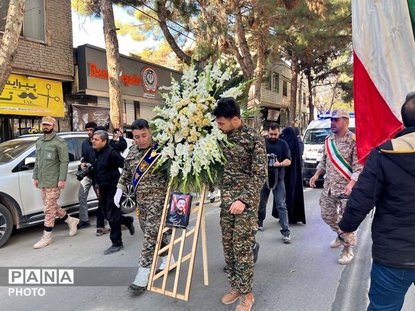 حضور موج چشم گیر مردمی در تشییع پیکر شهید بیت رهبری
