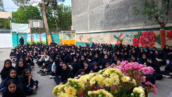 مراسم تجلیل از برترین های علمی ، آموزشی و پرورشی دبیرستان دانشور یک