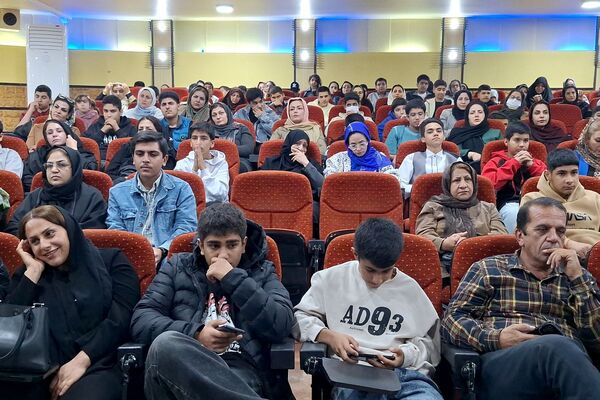 جشن میلاد بانوی دو عالم و گرامیداشت مقام مادر در دبیرستان رازی شیراز 