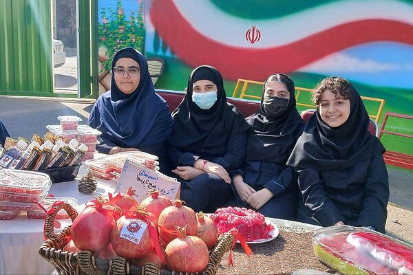 جشنواره انار در دبیرستان حجاب ورامین 