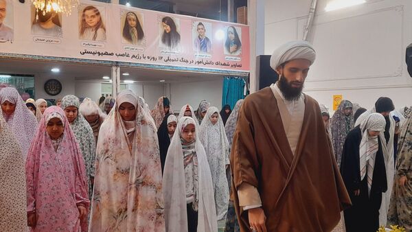نخستین روز اعتکاف دانش‌آموزی ناحیه ۳ کرج در مسجد حضرت خدیجه(س)