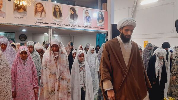نخستین روز اعتکاف دانش‌آموزی ناحیه ۳ کرج در مسجد حضرت خدیجه(س)