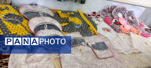 نمایشگاه دست‌سازه‌ها به‌مناسبت دهه فجر در شهر سپیددشت