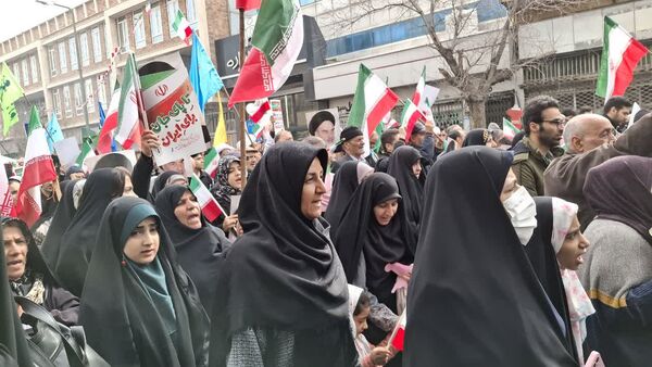 شکوه حضور نوجوانان در راهپیمایی 22 بهمن مردم قم