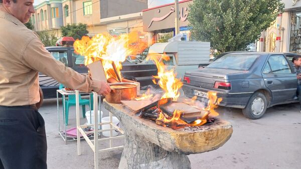 دانش‌آموزان با عشق در موکب امام حسین (ع) پذیرای زائران شدند