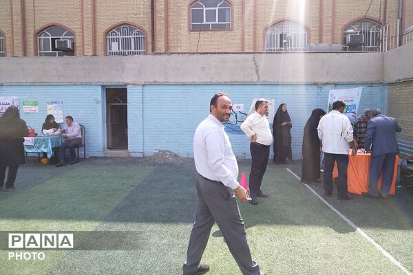 خدمات پایش سلامت و رقابت های ورزشی دوستانه کارکنان آموزش و پرورش چهاردانگه