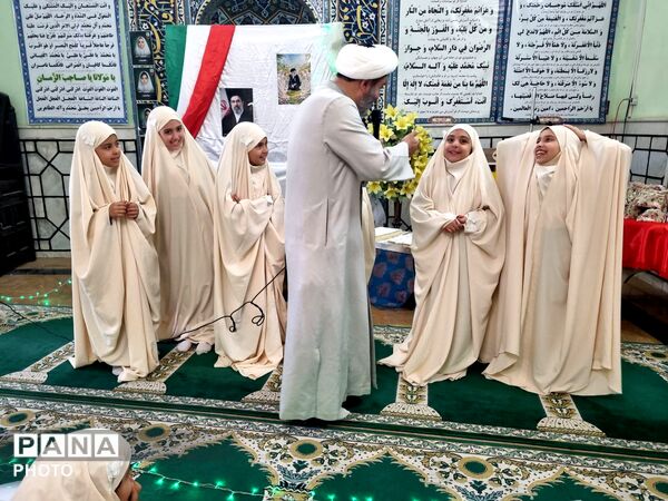 جشن تکلیف دانش آموزان پایه سوم دبستان شاهد  سجادی در امامزاده محروق 