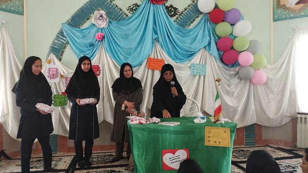 برگزاری مراسم روز دختر در هنرستان خاور عسکری 