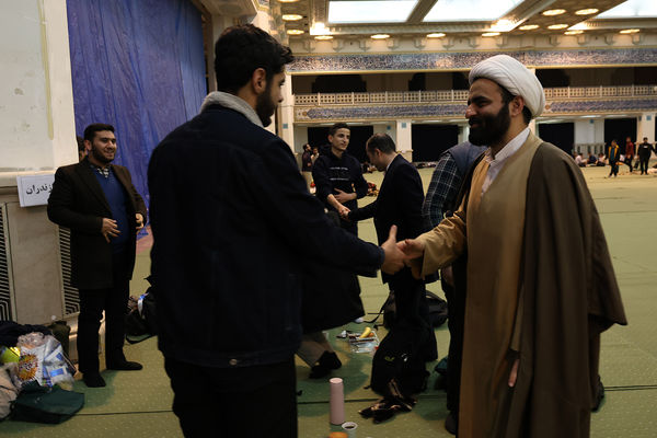 دیدار معاون پرورشی و فرهنگی با دانش‌آموزان رای اولی