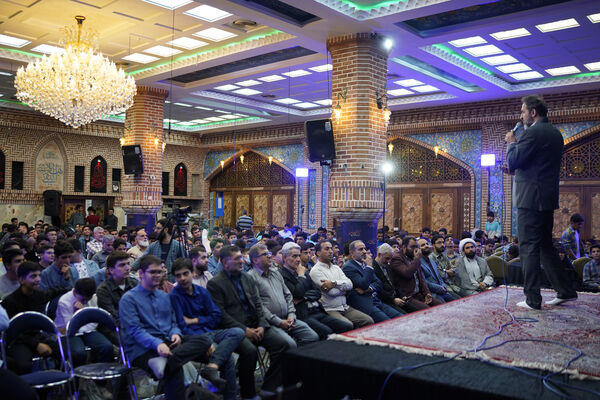 گردهمایی بزرگ ارکان هیات‌های دانش‌آموزی مدارس شهر تهران در حسینیه عشاق 