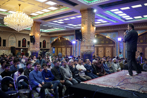 گردهمایی بزرگ ارکان هیات‌های دانش‌آموزی مدارس شهر تهران در حسینیه عشاق 