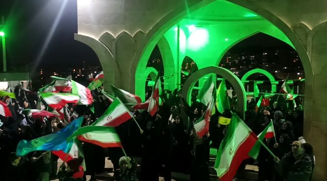 بیعت با امام خامنه ای و ادامه دادن راه امام شهید 