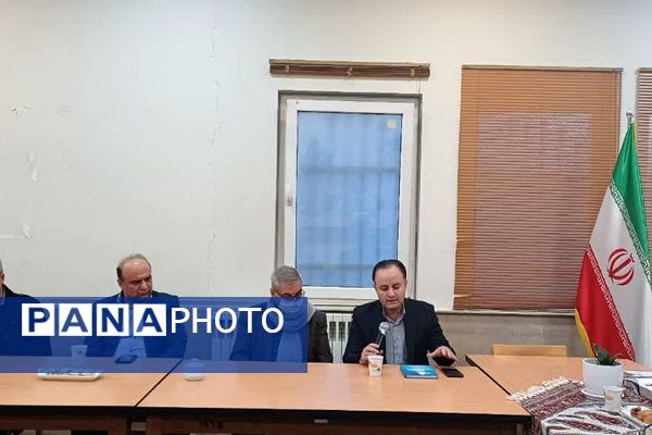 روایت قلم‌های ماندگار؛ پنجمین نشست کتابخوانی پیشکسوتان در پیشوا