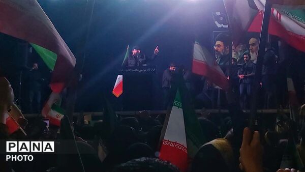 جلوه‌هایی از حماسه حضور در میدان انقلاب