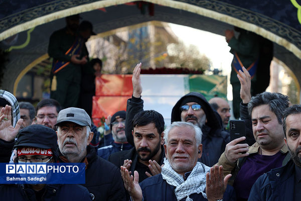 تشییع پیکرهای ۱۰۰ شهید گمنام از مقابل دانشگاه تهران