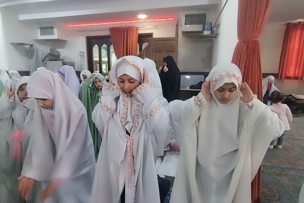 آیین جشن تکلیف دانش‌آموزان دختر شهرستان پردیس در فضایی معنوی و باشکوه