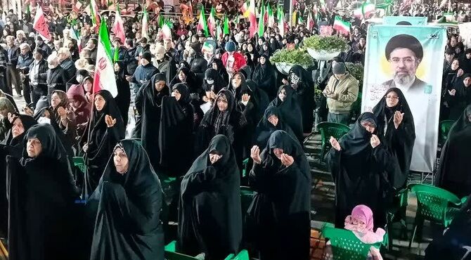 تجمع مردمی بیعت با ولی امر مسلمین با نوای حاج مهدی سلحشور در اصفهان