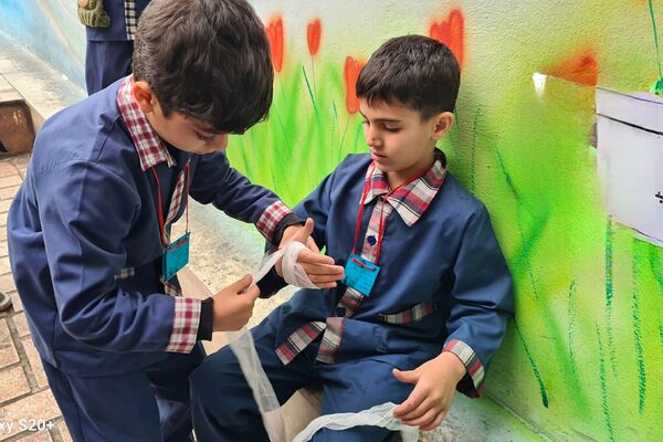 مانور سراسری زلزله در دبستان هموطن یک رودهن 