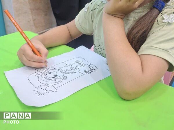 برپایی موکب کودک در جوار شهدای گمنام منطقه ۱۸ 