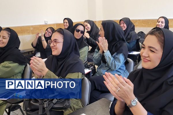 جلسه شورای معلمان دبیرستان نمونه دولتی ولایت