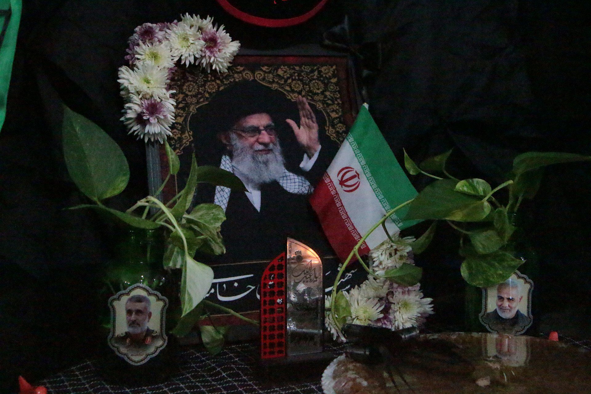 غبار ماتم بر چهره مدرسه شهید ایرجی؛ نجوای «لبیک یا خامنه‌ای» طنین‌انداز شد