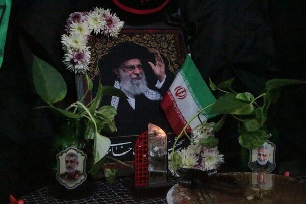 غبار ماتم بر چهره مدرسه شهید ایرجی؛ نجوای «لبیک یا خامنه‌ای» طنین‌انداز شد