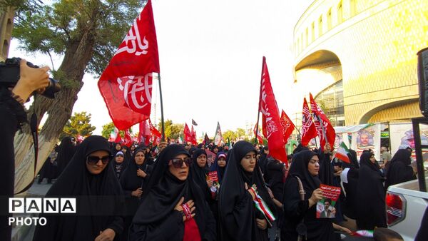 «باید برخاست» در اراک طنین‌انداز شد؛ پیام حماسه رهبر شهید به نسل نوجوان رسید