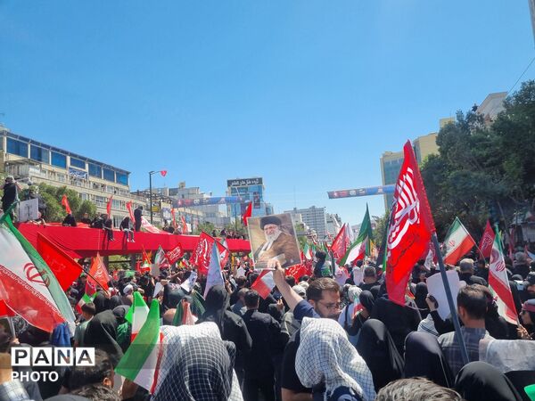 میراث خونین؛ مشهد در تپش قلب عشق به رهبر شهید