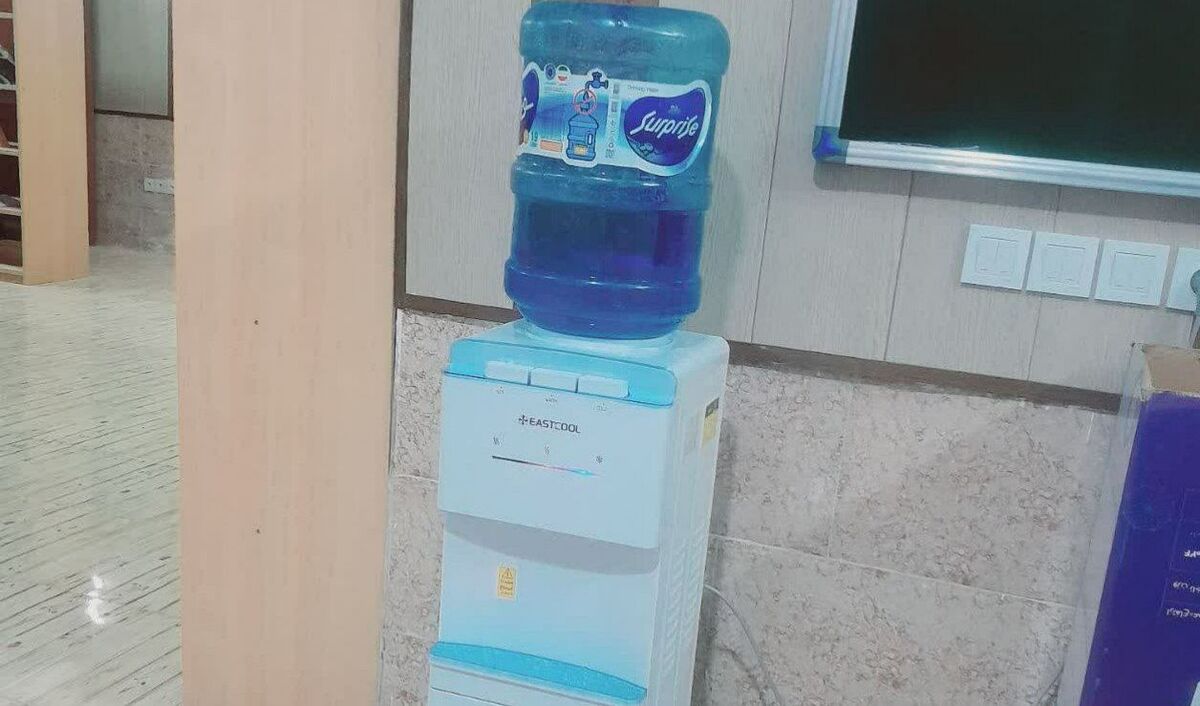 اهداء آب سرد کن به کتابخانه سربالا