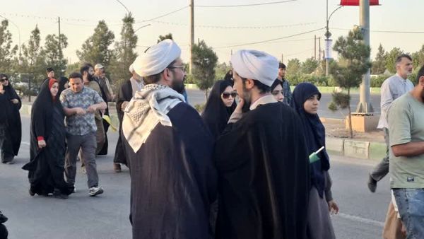 همایش پیاده‌روی استغاثه به حضرت صاحب الزمان در مسیر مسجد جمکران