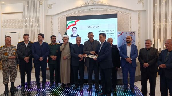 تقدیر از منتخبین کنکور ۱۴۰۳-۱۴۰۴ در جشنواره «فخر» خسروشاه