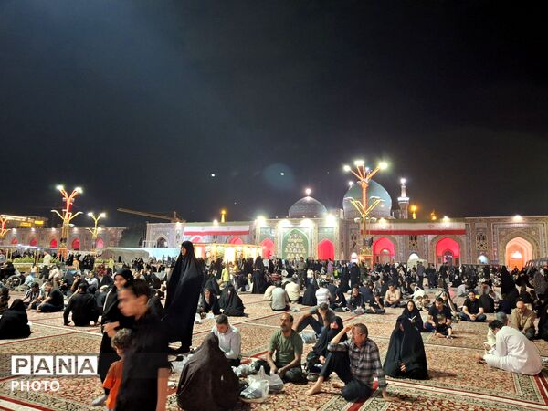 حرم امام رضا(ع) سیاه پوش عزای حسین‌(ع) شد