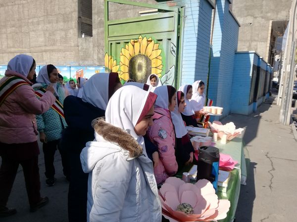 موکب دانش‌آموزی مدرسه ۲۲ بهمن به‌مناسبت ولادت حضرت مهدی (عج)