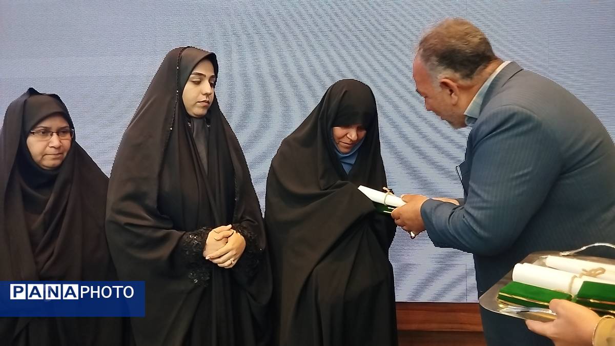 مراسم بزرگداشت مقام معلم در حسینیه جماران