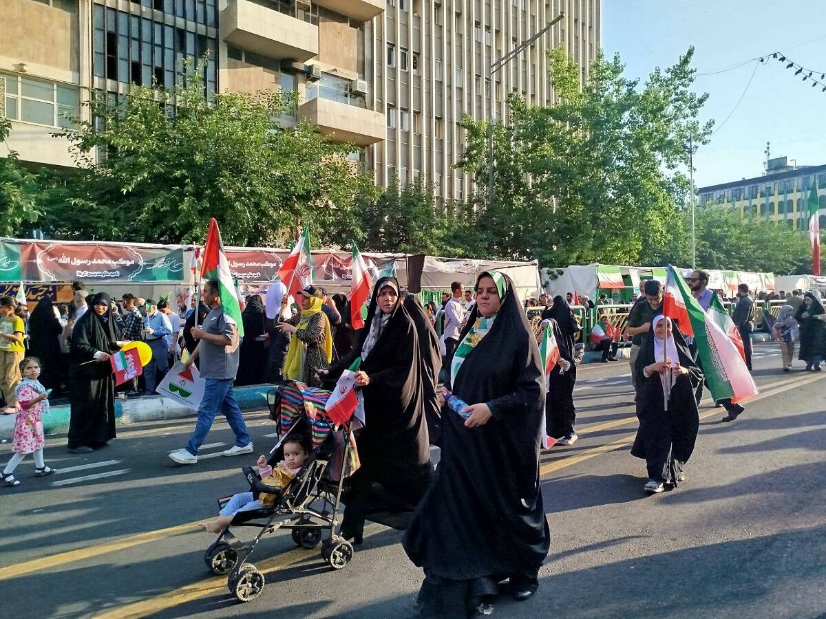 راهپیمایی 10 کیلومتری تهران به مناسبت عید غدیر و مقاومت در برابر تهدیدات دشمن