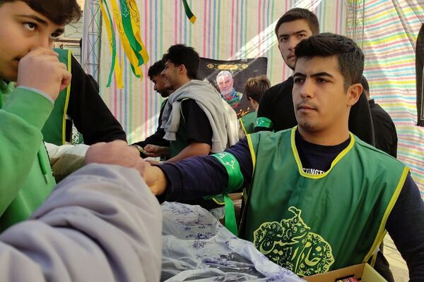 در اغنای دل‌ها هنرستان موفقیان اسلامشهر میزبان آیین فاطمیه و سفره احسان بانوی نور بود