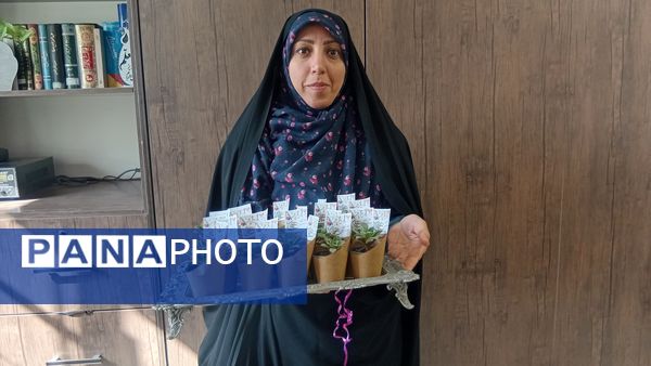 جشن‌ روز‌ دانش‌ آموز‌ در‌ دبیرستان‌ عطیه