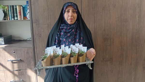 جشن‌ روز‌ دانش‌ آموز‌ در‌ دبیرستان‌ عطیه