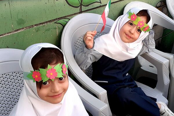 جشن شکفتن غنچه‌ ها، در دبستان مهرتابان بهارستان دو