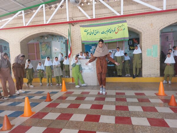 برگزاری مسابقه بین‌مدرسه‌ای طناب‌زنی ویژه دختران در حاجی‌آباد