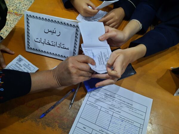انتخابات انجمن اولیا و مربیان آموزشگاه سمیه ناغان
