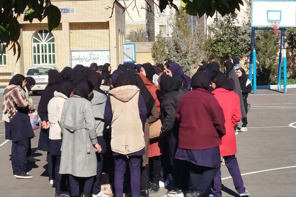 بازارچه نوروزی در هنرستان مرضیه 