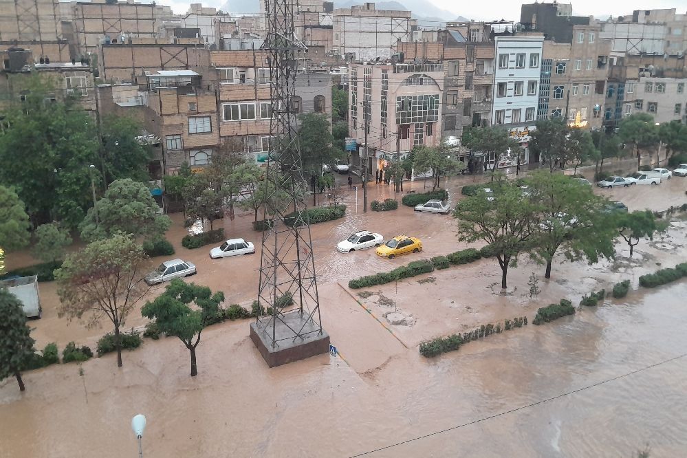 حضور جهادی بسیج و مردم برای کمک به سیل زده مشهد 