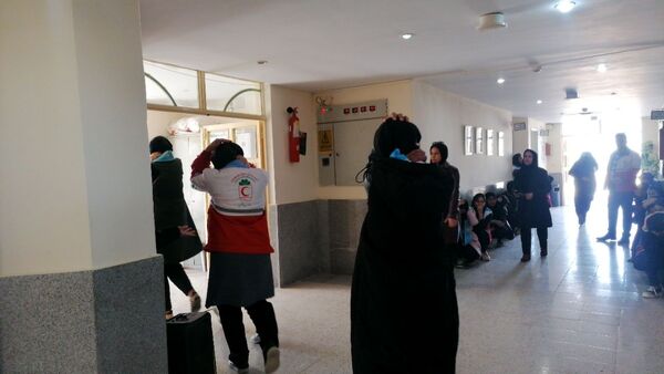 نواختن زنگ زلزله در دبیرستان کوشش شهرستان فاروج 