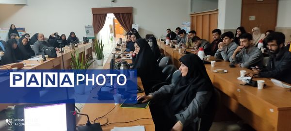 جلسه آموزشی-توجیهی ارزیابان سـوابق پـژوهـشی آزمون اسـتخدامی آمـوزگاری آمـوزش و پـرورش