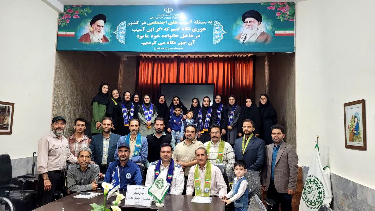 جلسه تقدیر از عوامل اجرایی همایش بزرگ یاوران مقاومت در کانون باهنر بجنورد