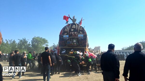 شکوهِ سوگ در پناهِ قدمگاه علی (ع)؛ نخل‌گردانی، بازخوانیِ پیوندِ عشق و ارادت