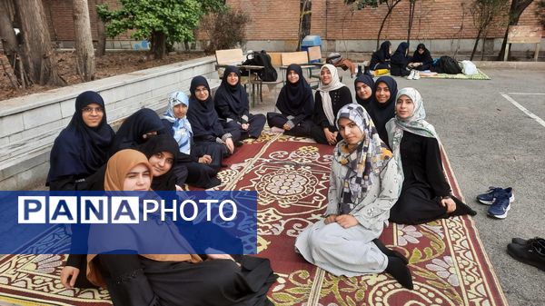 ضیافت افطاری در دبیرستان هیات امنایی فیض کاشانی