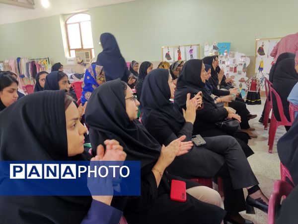 نمایشگاه دست‌سازه‌های دانش‌آموزی و تجلیل از فعالان نماز 